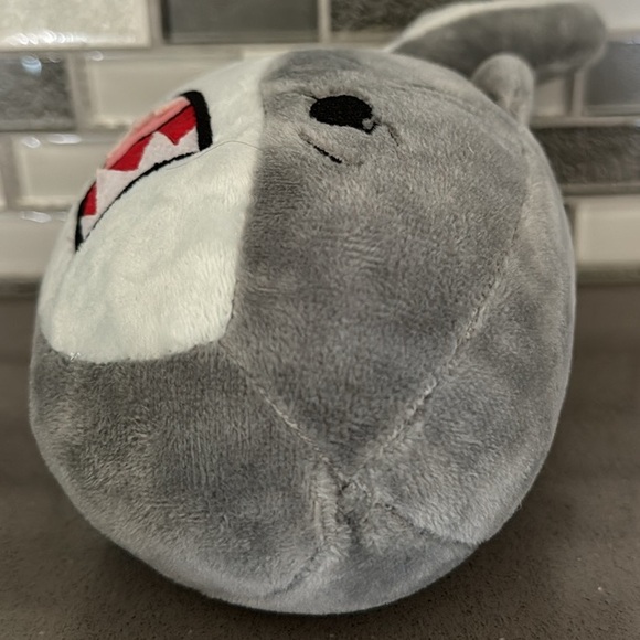 Universal Studios Jaws SHARK Plush Doll Figure / 8โ/ Limited Edition / BRAND NEW - Picture 9 of 14